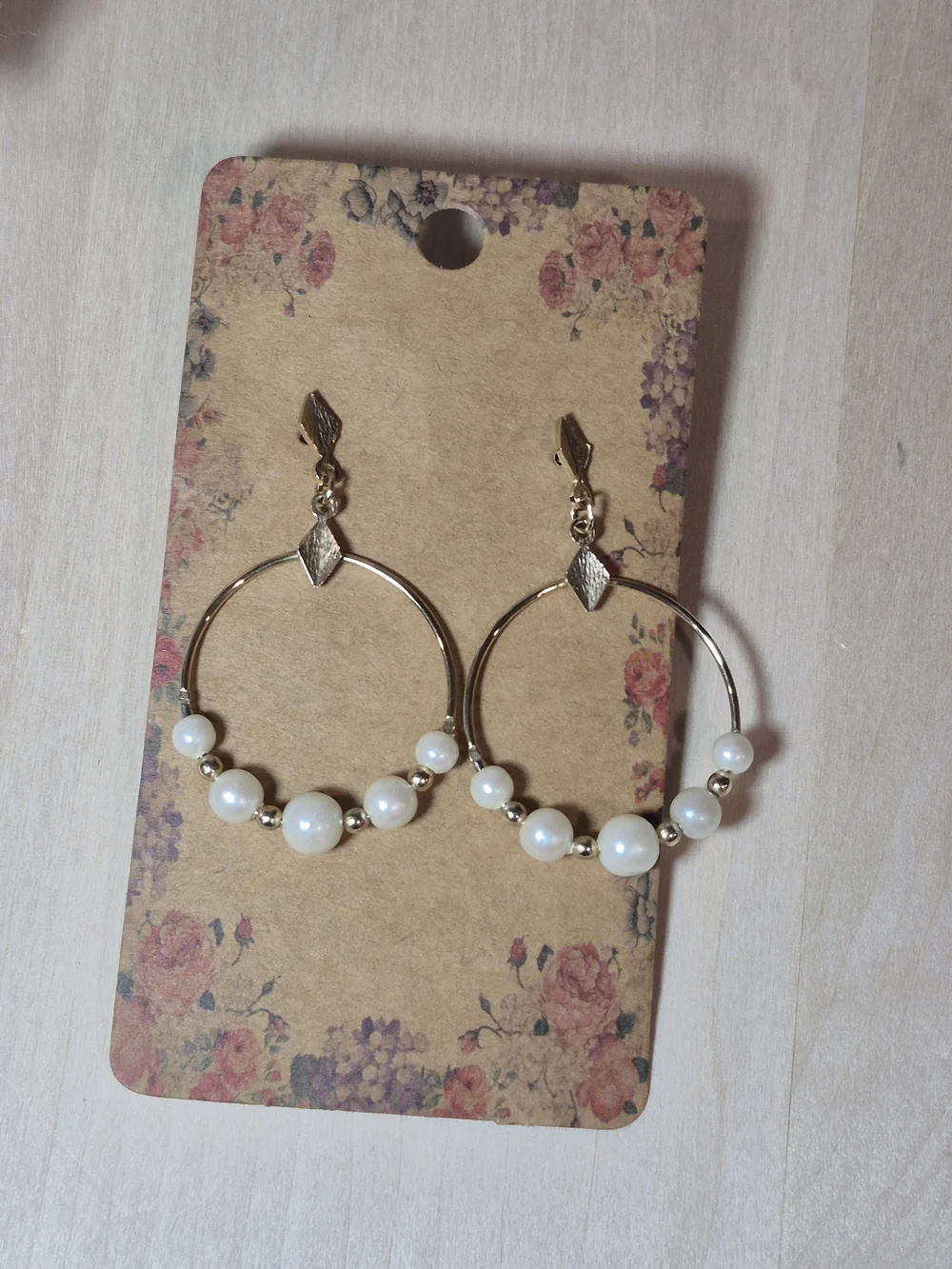 💛🤍NEW💛🤍 PRETTY!! Vintage Freshwater Pearl Gold Hoop Earrings
